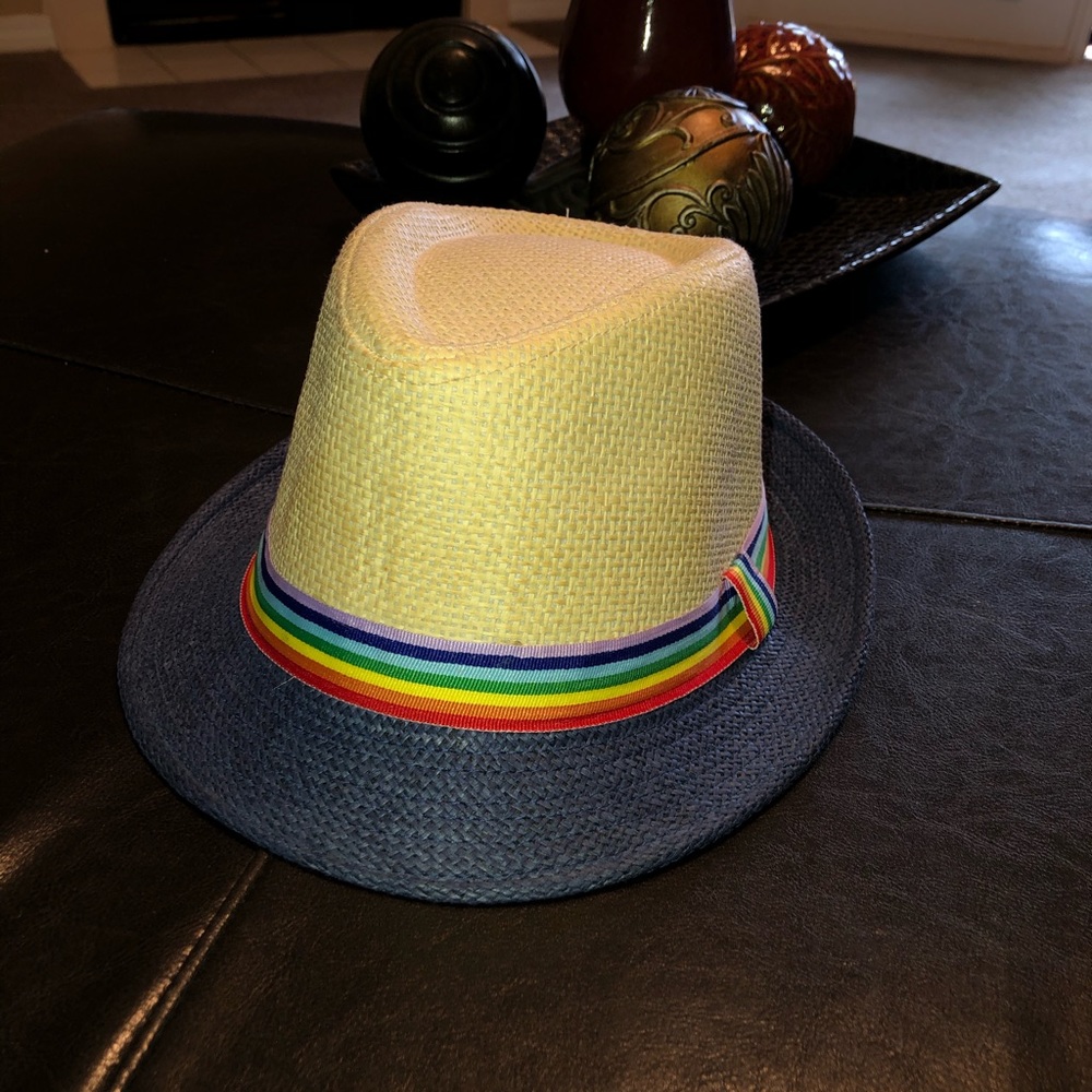 Fly fedora!❤️🧡💛💚💙💜